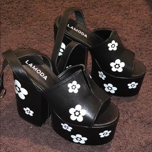 PETALS PLATFORM HEELS